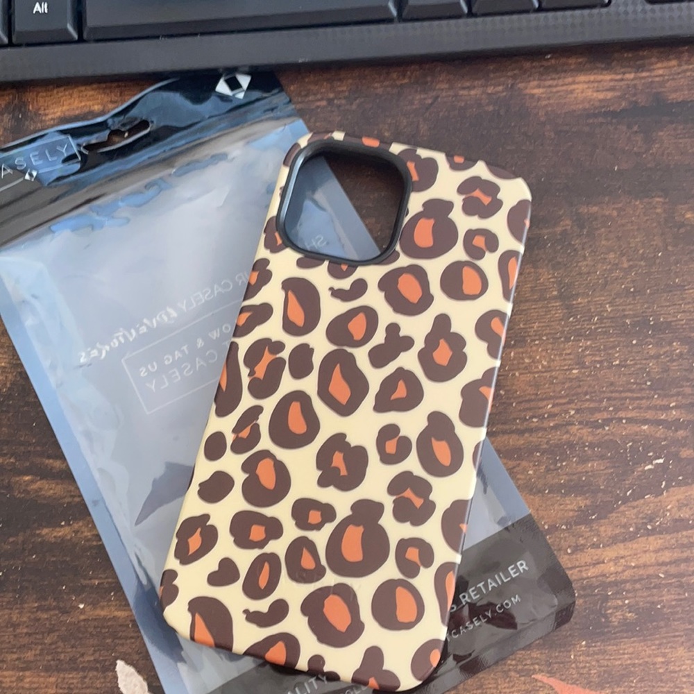 Casely IPhone 12 Max Pro case in leopard.